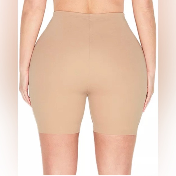 SKIMS Body Hip Enhancing Padded Shorts Shapewear - CLAY - Picture 3 of 4